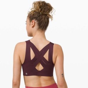 Lululemon Enlite Bra in burgundy